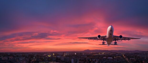 aereo volando sull'isola